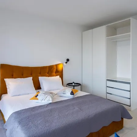 4 Bedroom Beautiful In Casa de Férias *