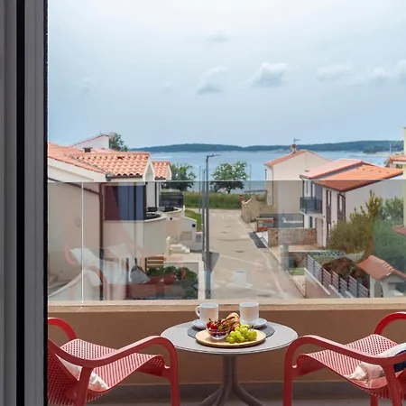 4 Bedroom Beautiful In Holiday home Medulin