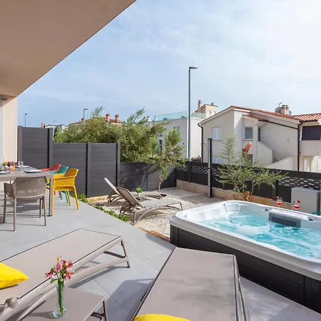4 Bedroom Beautiful In Holiday home Medulin