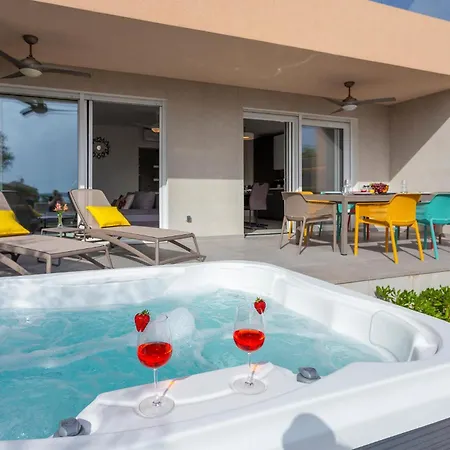4 Bedroom Beautiful In بيت للعطل